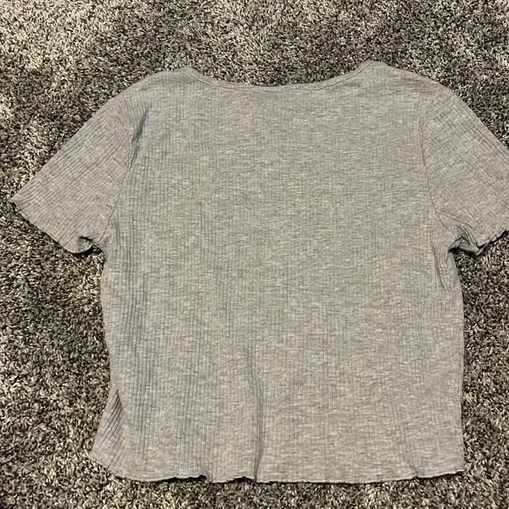 Wild Fable Gray Ruffled Short Sleeve Tee - Picture 2 of 3